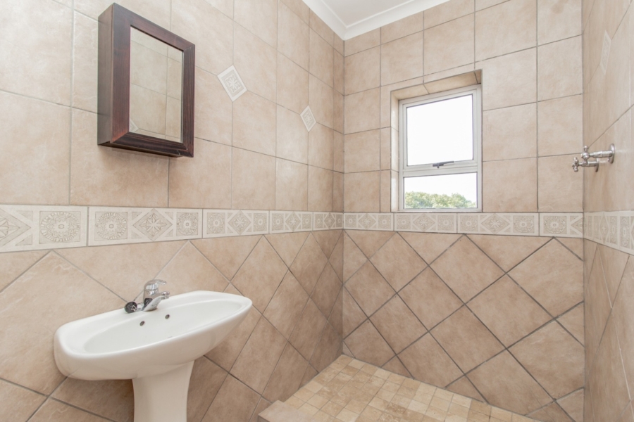To Let 6 Bedroom Property for Rent in Bettys Bay Western Cape